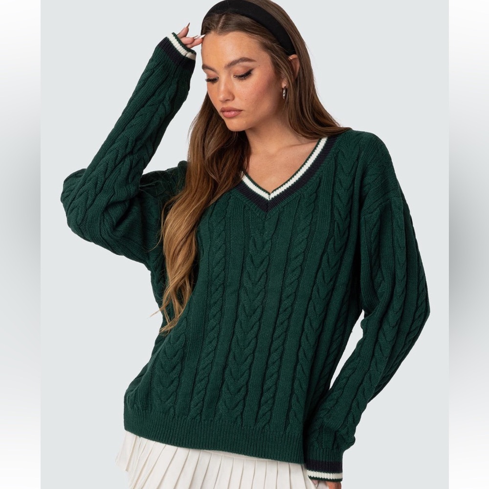 Edikted Dark Green V-Neck Cable Knit Sweater with White Trim